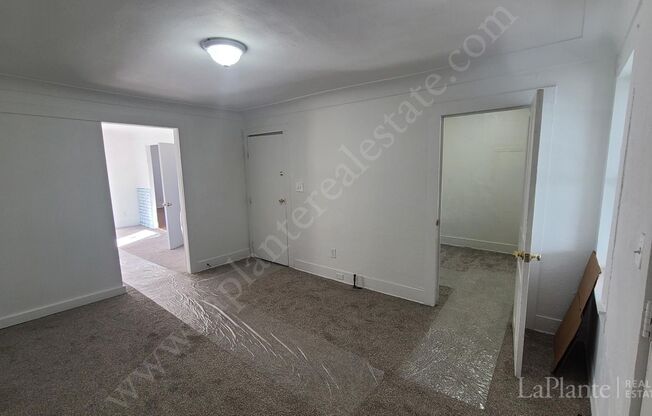 1 bed, 1 bath, 800 sqft, $600, Unit Upper