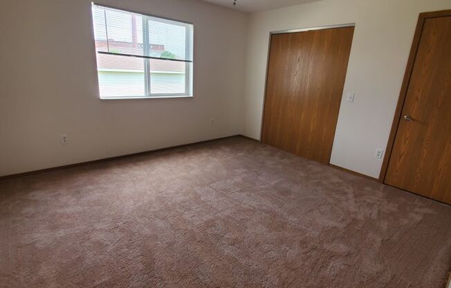 2 beds, 1 bath, 1,050 sqft, $1,259, Unit PL   7606