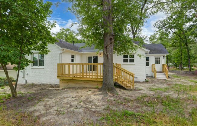 BEAUTIFUL RENOVATED HOME IN FOREST LAKE ESTATES