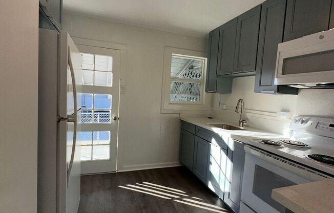 2 beds, 1 bath, $2,400, Unit unit 2