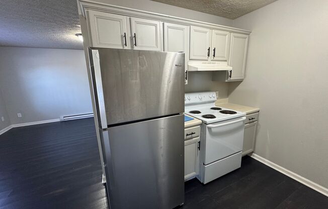 1 bed, 1 bath, 560 sqft, $745, Unit J64