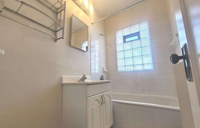 Studio, 1 bath, $895, Unit 39