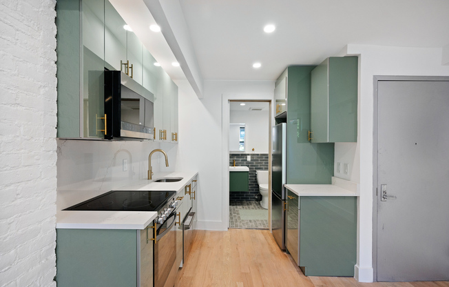 37 E 1 ST