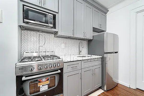 1 bed, 1 bath, $2,200, Unit c2