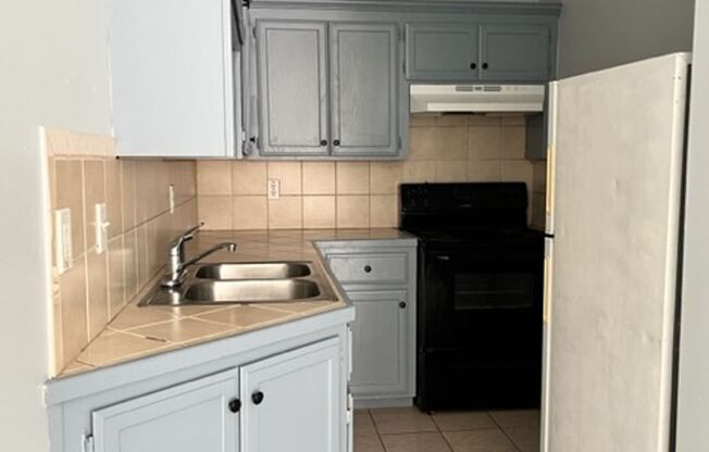 2 beds, 2 baths, $850, Unit #3