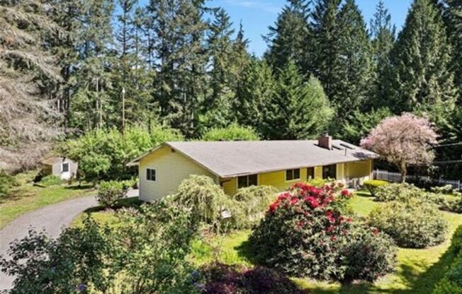 Rambler with Large Garage in Artondale