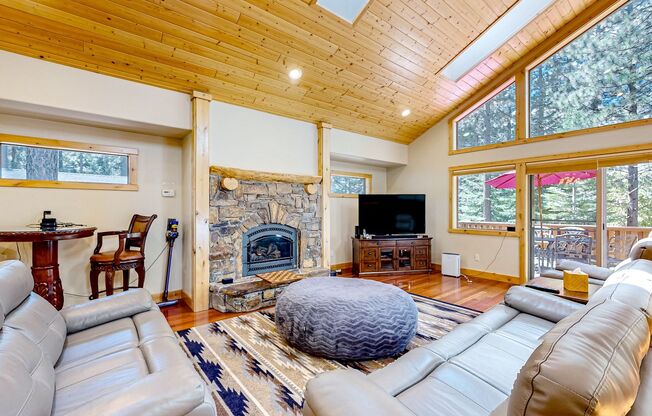 Gorgeous Custom Home in Beautiful Tahoe Paradise Area - South Lake Tahoe