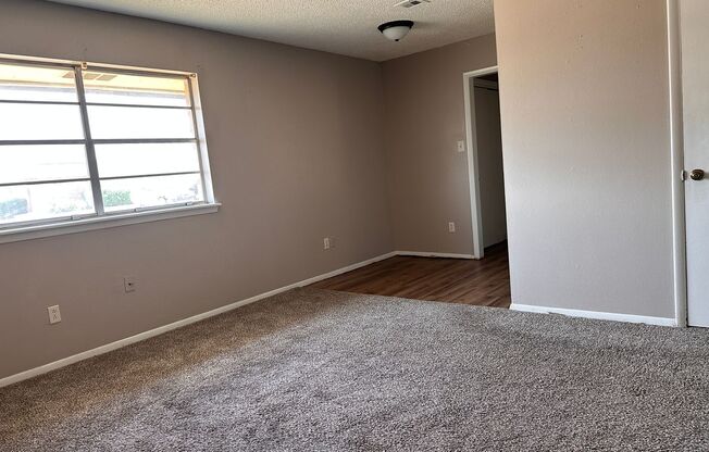 2 beds, 1 bath, 900 sqft, $825, Unit A