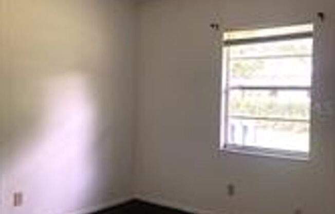 2 beds, 1 bath, 897 sqft, $1,300, Unit "B"