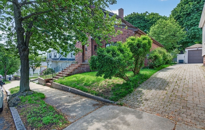 28 THURLOW AVE