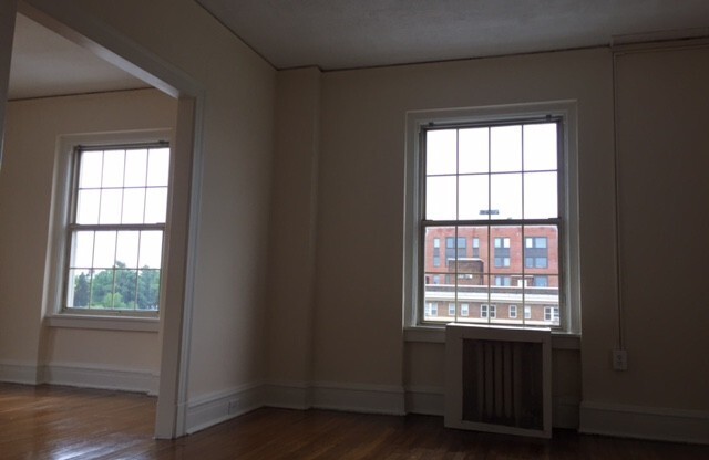 1 bed, 1 bath, 550 sqft, $1,600, Unit 814