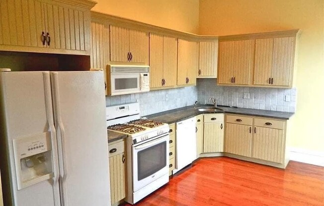 3 beds, 1 bath, 1,500 sqft, $4,800, Unit 3