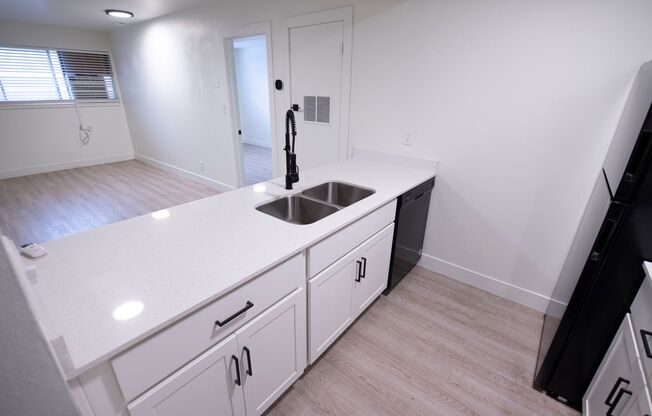 1 bed, 1 bath, 599 sqft, $1,295, Unit 15