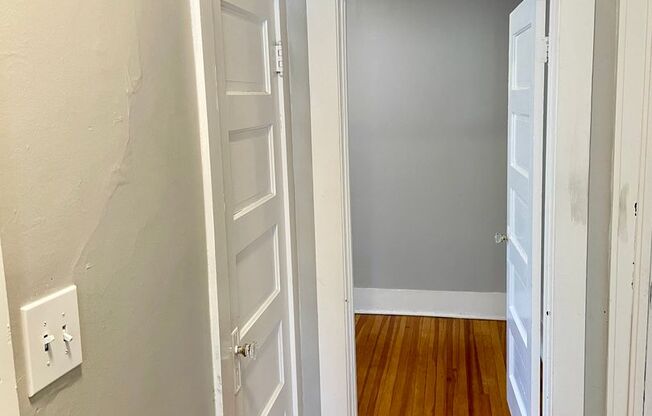 Spacious 5 Bedroom 2 Bath Townhome in Field Club