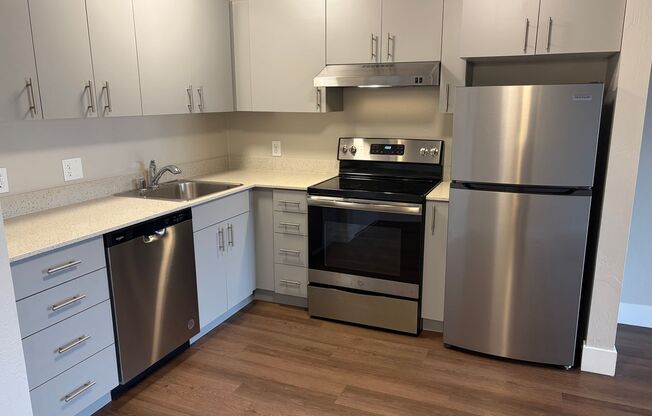 1 bed, 1 bath, 636 sqft, $1,595, Unit 429
