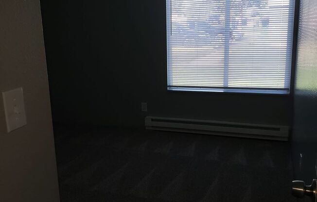 3 beds, 1 bath, 890 sqft, $1,675, Unit 505 H1