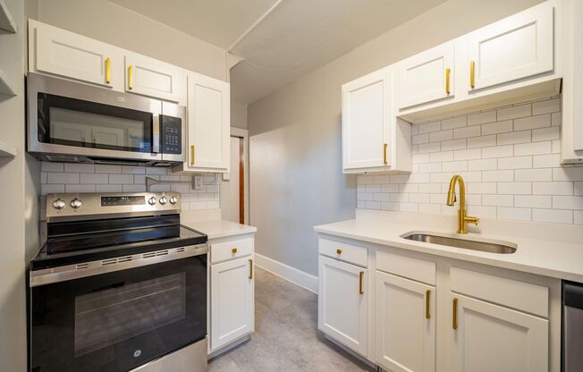 2 beds, 1 bath, $1,495, Unit 834