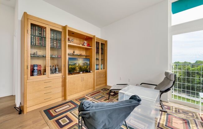 2 beds, 1 bath, $2,000, Unit # 59