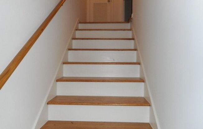 2 bedroom 1.5 bathroom townhouse