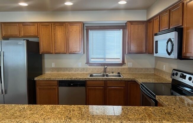 3 beds, 2.5 baths, 1,549 sqft, $2,795, Unit B1