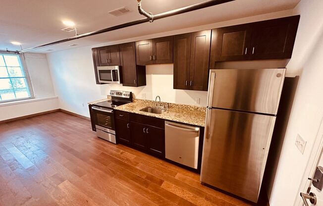 1 bed, 1 bath, 567 sqft, $1,200, Unit Unit 113B