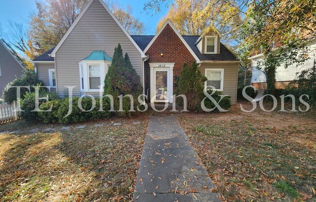 Charming Upstairs Duplex Near Downtown Winston-Salem