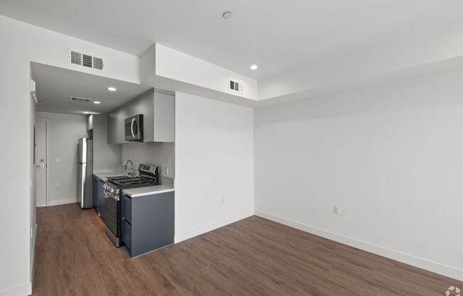 Studio, 1 bath, 533 sqft, $2,039.58, Unit 412-0E