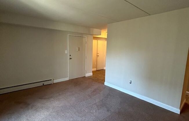 2 beds, 1.5 baths, 934 sqft, $1,550, Unit M04