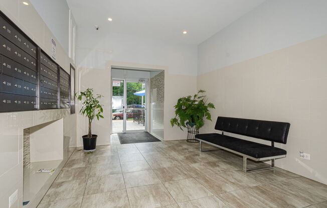 Studio, 1 bath, 280 sqft, $1,375, Unit 212
