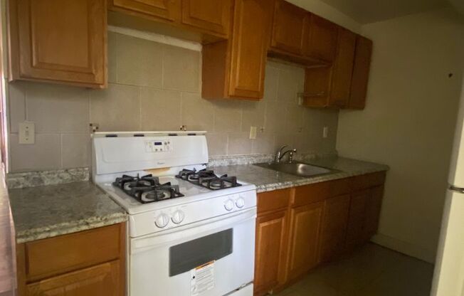 2 beds, 1 bath, $1,200