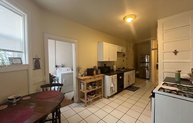 4 beds, 2 baths, $2,295, Unit 10