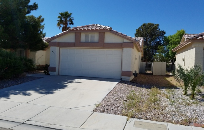 Single Story * 3 bedroom * New Paint & Flooring