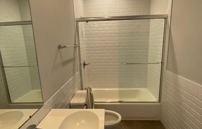 2 beds, 1 bath, 802 sqft, $1,695, Unit Unit 14