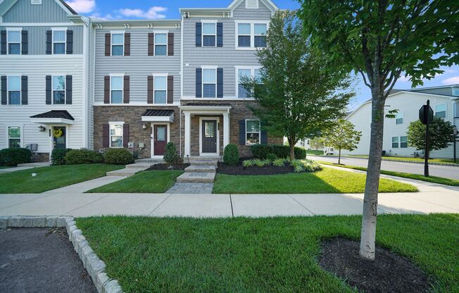 Luxury 3 Bedroom 4 Bath Townhome in Atwater Community