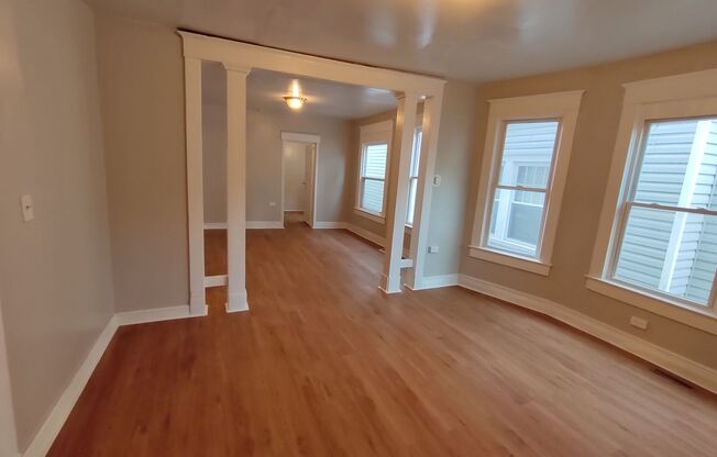 3 beds, 1 bath, $1,300, Unit 2