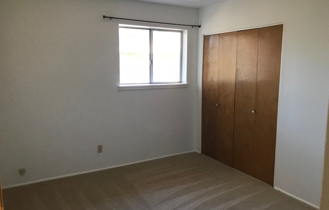 2 beds, 1 bath, $1,900