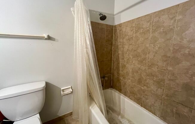 1 bed, 1 bath, $1,095, Unit 207