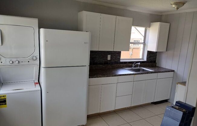 2 beds, 1 bath, $1,550