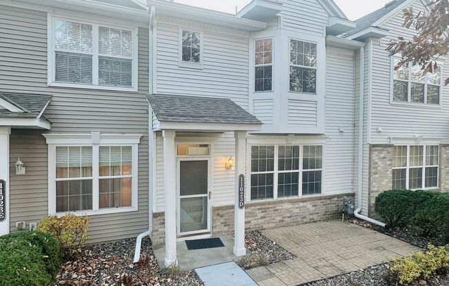 Fantastic two-story townhome w/ open concept in desirable Bailey's Arbour!