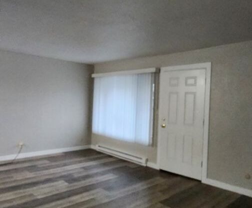 2 beds, 1 bath, $1,395, Unit 819-05