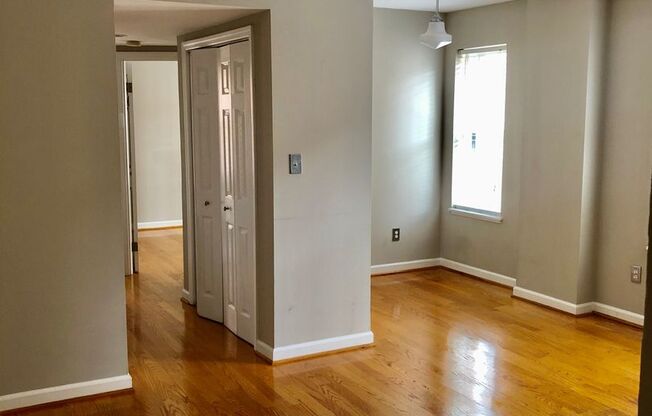 Adams Morgan / Lanier Heights| 9ft Ceilings & Hardwood Floors| Pre-war Gem| 1 Bdrm