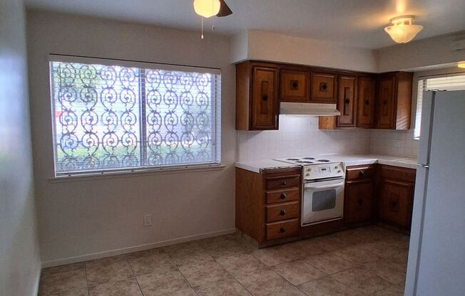 1493 W Fairmont