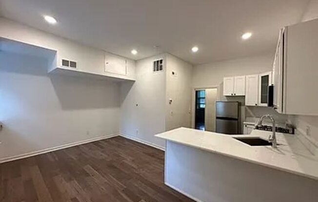 1 bed, 1 bath, 600 sqft, $1,950