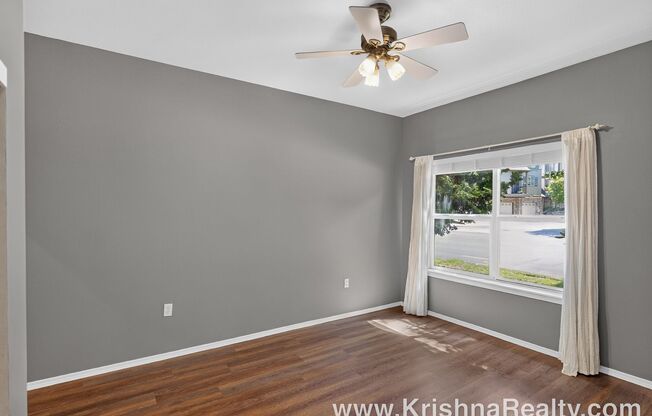 Charming 3 BD 2 BA Townhome Located in Hillsboro's Briarcreek Community | Recently Updated! | Main-Level Bedroom & Full Bath | Great Private Patio!*