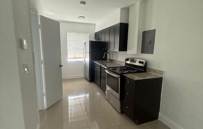 Studio, 1 bath, 306 sqft, $1,412, Unit 660-8