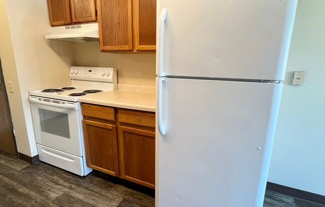 2 beds, 1 bath, 946 sqft, $725, Unit 8