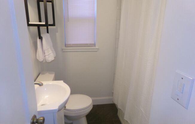 2 beds, 1 bath, $1,600