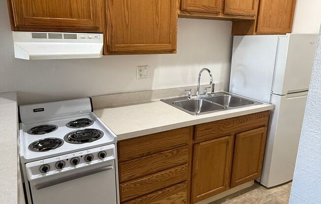 Studio, 1 bath, $995, Unit 08