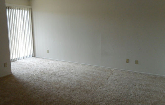 3 beds, 2 baths, 1,265 sqft, $1,242, Unit 08 - 811