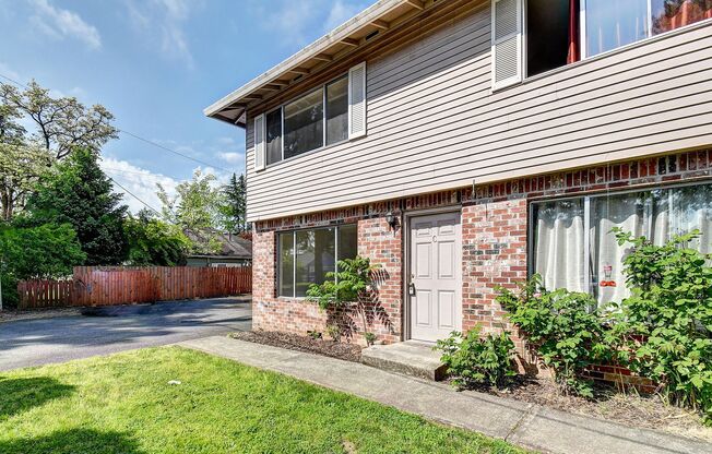 spr03 - 2415 E 30th St
